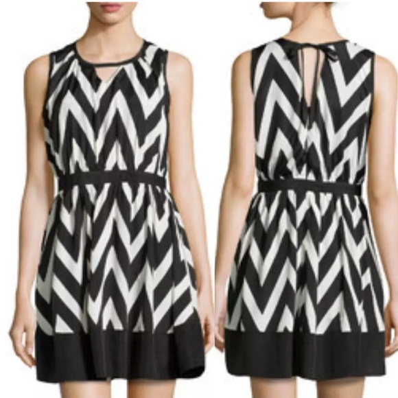Neiman Marcus Dresses & Skirts - Neiman Marcus chevron dress Size M